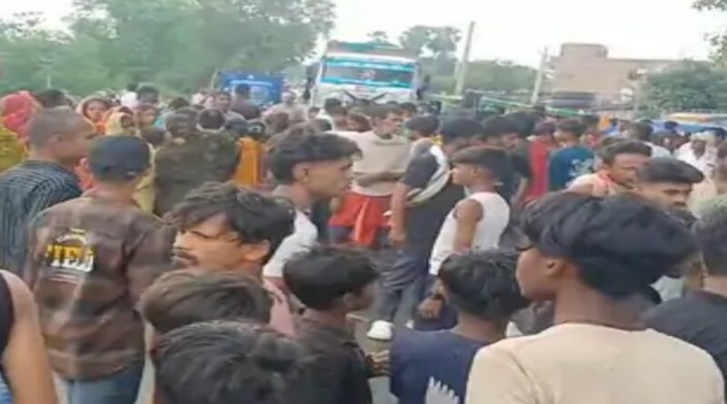 NH 28 सड़क हादसे में महिला की मौत:गंगा स्नान कर लौटते समय अज्ञात वाहन ने ऑटो को मारी टक्कर