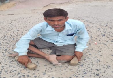 दो साल से कार्यालयों का चक्कर काट रहा दिव्यांग,नहीं मिली साईकिल 