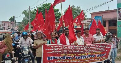 बढ़ते अपराध के विरोध में माले कार्यकर्ताओ ने जुलूस निकालकर थाना का किया घेराव 