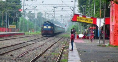 खुदीराम बोस स्टेशन के पास ट्रेन से गिरकर युवती की मौत