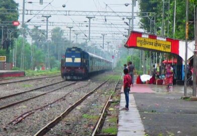 खुदीराम बोस स्टेशन के पास ट्रेन से गिरकर युवती की मौत