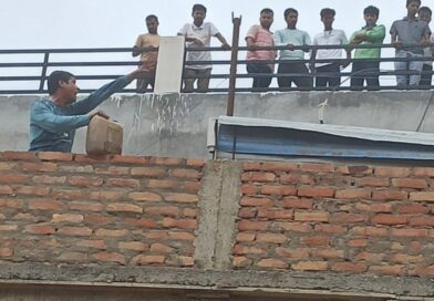 अतिक्रमण हटाने पहुंची टीम के सामने चिकित्सक का हाई वोल्टेज ड्रामा, पेट्रोल छिड़क आत्मदाह की दी धमकी