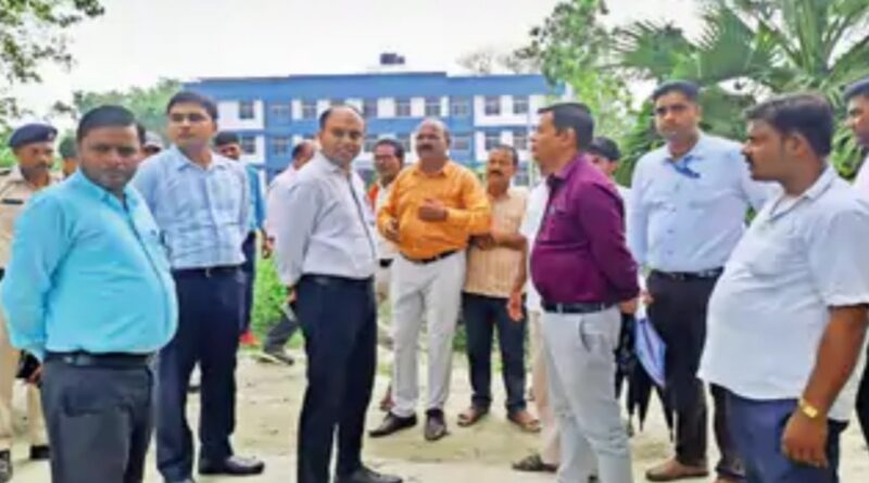 खानपुर में डिग्री कॉलेज का डीएम ने किया निरीक्षण,5 एकड़ जमीन की उपलब्धता
