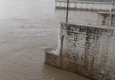 नेपाल में लगातार बारिश का असर,गंडक बराज से एक लाख क्यूसेक से अधिक पानी छोड़ा गया