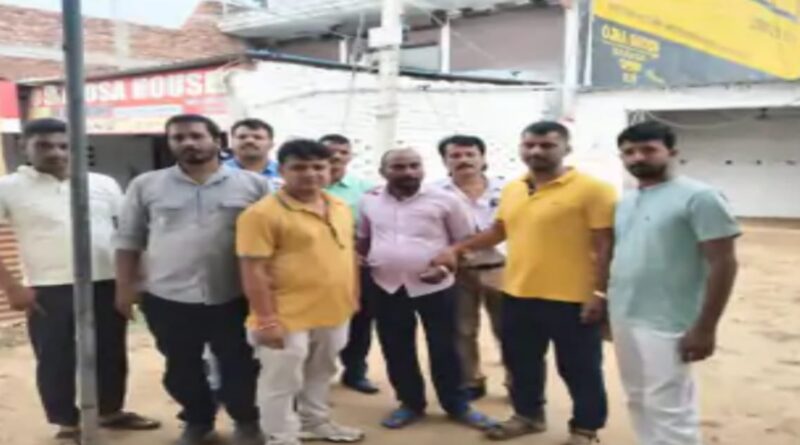 50 हजार रिश्वत लेते धनरूआ अंचल का लिपिक गिरफ्तार, आरोपी को लेकर पटना गई टीम