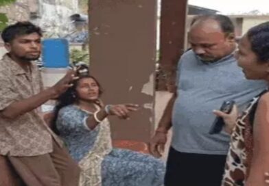 गर्लफ्रेंड ने बॉयफ्रेंड को पत्नी के संग देखा:बीच सड़क पर हुआ हंगामा,वीडियो वायरल
