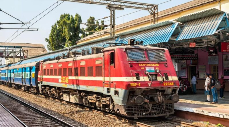घंटों लेट चल रही रक्सौल-तिरुपति एक्सप्रेस, लंबी दूरी की अन्य ट्रेनें व मेमू -डेमू भी लेट