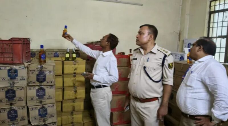 झारखंड नंबर ट्रक से 249 कार्टन विदेशी शराब बरामद,चालक गिरफ्तार 