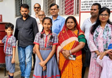डाकघर पहुंचकर छात्रों ने जाना पत्राचार और डाक सेवाओं का महत्व