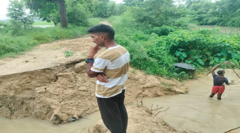 मुसलाधार बारिश से पहाड़ी नदियां उफनायी,चारों तरफ पानी ही पानी से मचा हाहाकार 