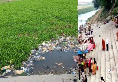 झमटिया गंगा घाट पर गंदगी का अंबार,जलकुंभी-कचरे के बीच स्नान..