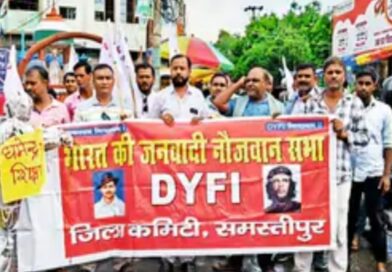शिक्षा मंत्री का पुतला दहन किया:युवाओं ने अनशन के समर्थन में जुलूस निकालकर इस्तीफे की मांग