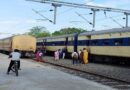 सिंघियाघाट स्टेशन पर 7 महीने से खड़ा निष्क्रिय रैक, यात्रियों को कूदकर उतरना पड़ रहा