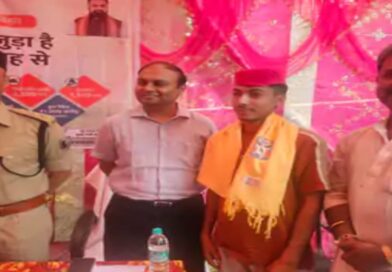 NEET-UG परीक्षा में सफल दुर्गा प्रसाद को DM-SP ने किया सम्मानित