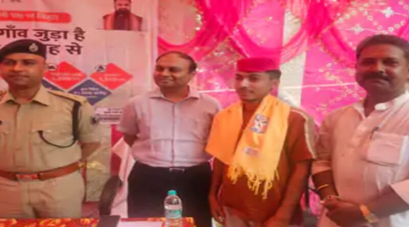 NEET-UG परीक्षा में सफल दुर्गा प्रसाद को DM-SP ने किया सम्मानित
