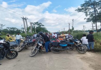बिजली की कैरेंट लगने से लाईन मैन की मौत, सड़क जाम 