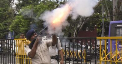 पटना में छात्रों पर आंसू गैस और लाठीचार्ज, विधानसभा का गेट बंद,6 घंटे तक झड़प