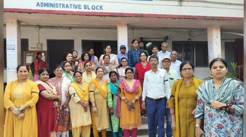 समस्तीपुर: शिक्षाविधेयक के विरोध में विमेंस कॉलेज के शिक्षकों ने बांधी काली पट्टी
