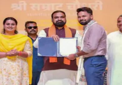 क्रिकेटर मुकेश कुमार व आकाशदीप डीएसपी बने, मुख्यमंत्री ने नियुक्ति पत्र दिया