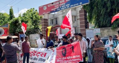दलसिंहसराय:संयुक्त विरोध मार्च निकाल मंत्री के इस्तीफे और लाठीचार्ज की न्यायिक जांच का किया मांग