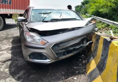 NH-27 पर अज्ञात वाहन ने कार में मारी टक्कर, एयरबैग खुलने से बची जान