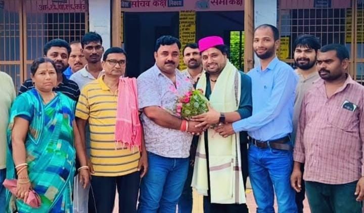दलसिंहसराय:राजस्व कर्मचारी के स्थानांतरण होने पर दी विदाई