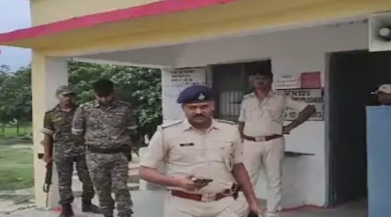 समस्तीपुर:रेलवे गेट मैन को पुलिस वालों ने पीटा:गुमटी नहीं खोलने पर की हाथापाई
