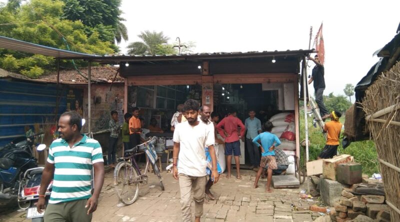 दलसिंहसराय:चोरो ने दुकान का चादर काट कीमती सामान व 20 हजार नगद की चोरी