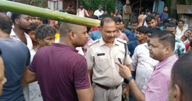 समस्तीपुर:5 दिनों से बिजली गुल,आक्रोशित ग्रामीणों ने किया सड़क जाम