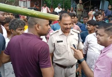 समस्तीपुर:5 दिनों से बिजली गुल,आक्रोशित ग्रामीणों ने किया सड़क जाम