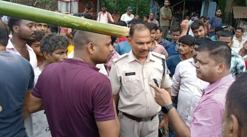 समस्तीपुर:5 दिनों से बिजली गुल,आक्रोशित ग्रामीणों ने किया सड़क जाम