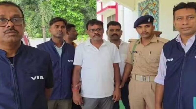 17 लाख की मशीन के बदले 50 हजार घूस लेते उद्योग विभाग के जीएम गिरफ्तार