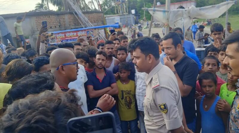 विभूतिपुर में ट्रांसफार्मर जलने से दो दिन से बिजली गुल,किया सड़क जाम