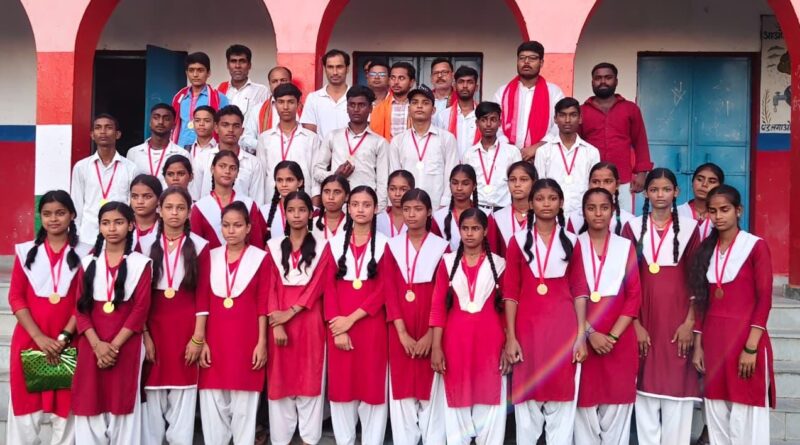 हाईस्कूल में प्रतिभा सम्मान समारोह,टॉप-15 विद्यार्थियों को मिला विशेष सम्मान
