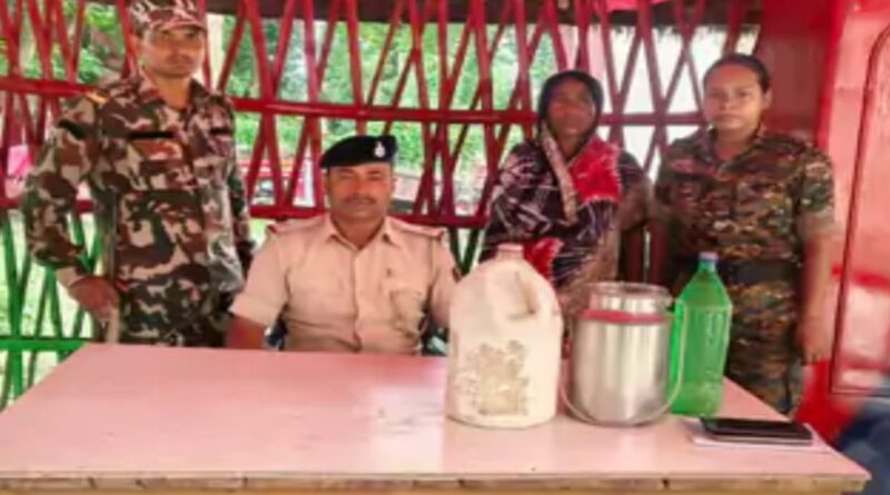 13 लीटर देसी शराब के साथ महिला गिरफ्तार:बिथान पुलिस ने की कार्रवाई