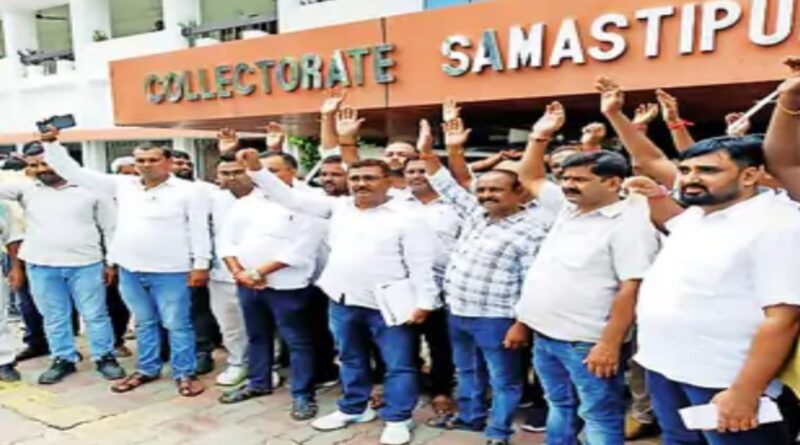 समस्तीपुर:फिटनेस सेंटर की अवैध वसूली पर भड़का मोटर व्यवसायी संघ,डीएम को ज्ञापन सौंपा