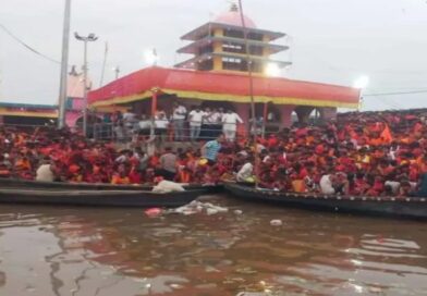 सावन की अंतिम सोमवारी पर झमटिया धाम में उमड़ा कांवरियों का सैलाब