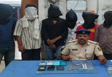 पटना जंक्शन से यात्रियों के मोबाइल-जेवर चुराने वाला 8 गिरफ्तार; 7 मोबाइल और चांदी के गहने बरामद