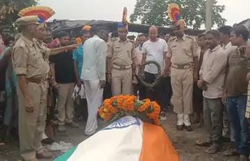 सीआरपीएफ जवान का ड्यूटी पर निधन,हसनपुर में राजकीय सम्मान के साथ अंतिम संस्कार