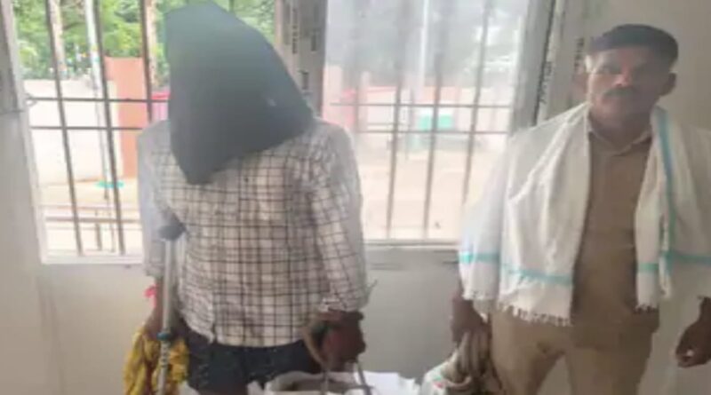 विद्यापतिनगर में शराब के साथ धंधेबाज गिरफ्तार:22 लीटर देसी और 51 बोतल विदेशी शराब जब्त