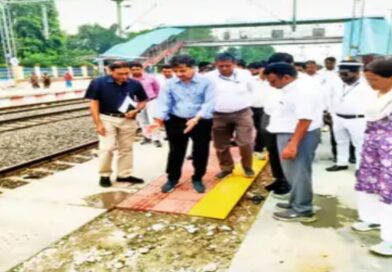 रेलवे जीएम ने किया पटोरी स्टेशन का औचक निरीक्षण