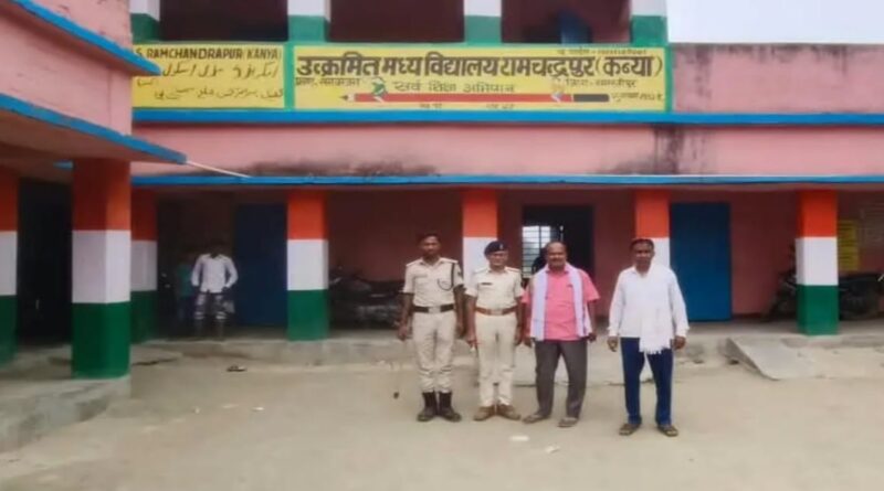 Samastipur:जन्माष्टमी की रात स्कूल में चोरी, पानी की टंकी और पंखे खोलकर ले गये चोर