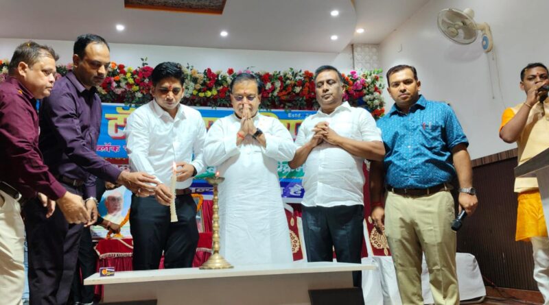 बाबा साहब आप्टे के विचारों से राष्ट्र और समाज के प्रति समर्पण की प्रेरणा मिलती है: प्रो.संजय झा