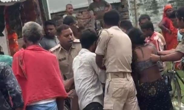 दलसिंहसराय के केवटा में वांछित आरोपी को पकड़ने पहुंची पुलिस, ग्रामीणों ने छुड़ाया,हुआ हाई वोल्टेज ड्रामा