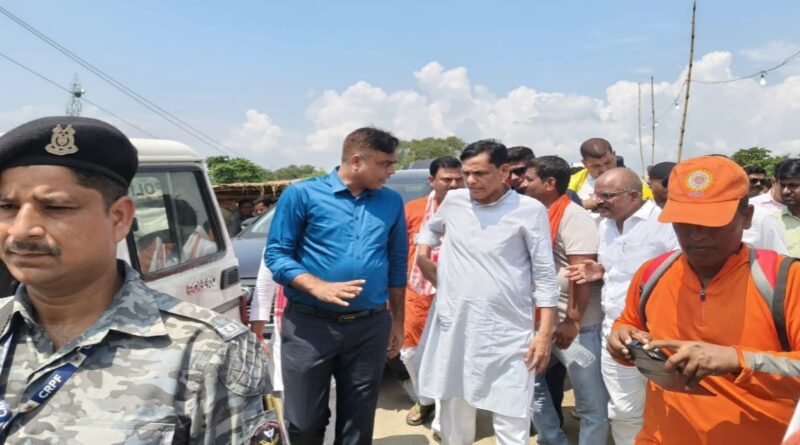 बाढ़ पीड़ितों से मिले नित्यानंद राय,किचन में लापरवाही पर FIR की चेतावनी,दिया दिशा निर्देश 