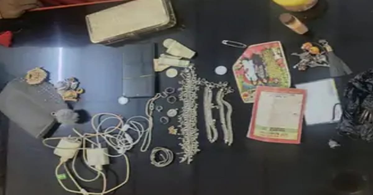 ट्रेन में छूटा था 2.20 लाख के गहने और मोबाइल से भरा पर्स,बरौनी RPF ने खोजकर महिला को लौटाया