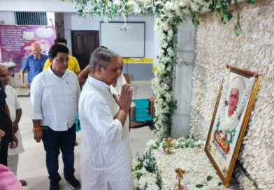 पूर्व मुख्य पार्षद के पिता के निधन पर डिप्टी सीएम ने जताया शोक,परिवार से की मुलाकात।