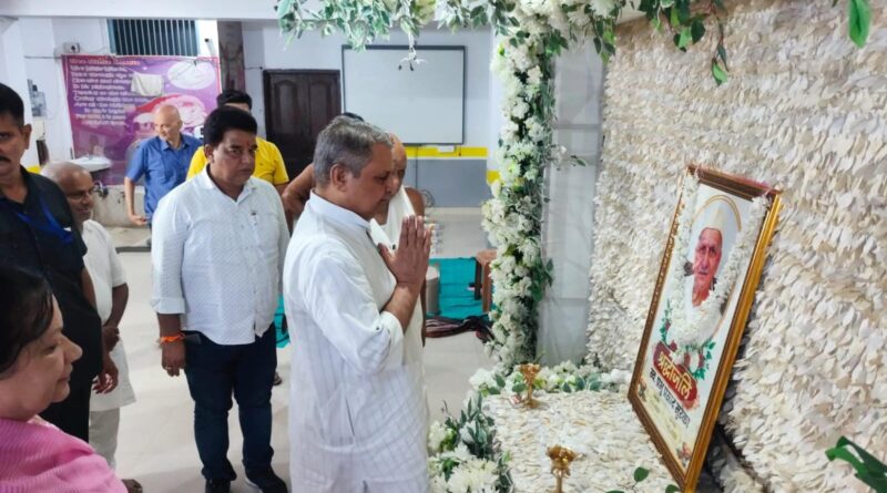 पूर्व मुख्य पार्षद के पिता के निधन पर डिप्टी सीएम ने जताया शोक,परिवार से की मुलाकात।