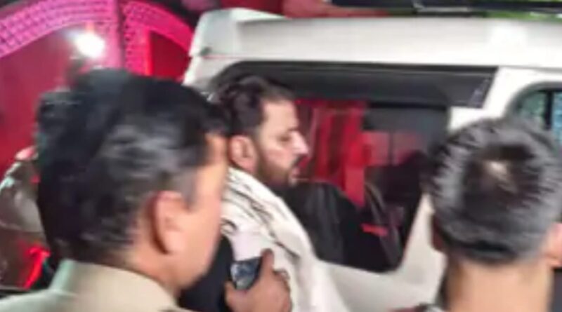 घर पर बाहर से ताला,अंदर छिपा था लोजपा नेता अंटू ईश्वर,तीन घंटे की घेराबंदी के बाद STF ने फिल्मी अंदाज में दबोचा