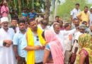 नित्यानंद राय के क्षेत्र में नाव से बाढ़ प्रभावित गांव पहुंचे पप्पू यादव:500-500 के नोट बांटे